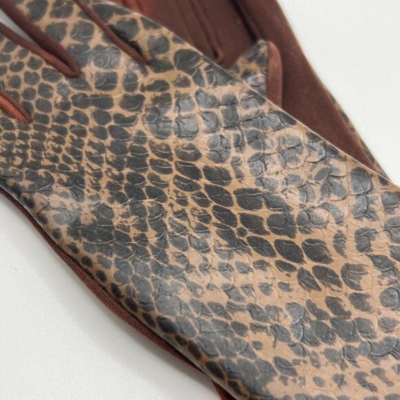 Ladies vintage faux leather snake skin pattern gloves. Size small - Picture 3 of 5
